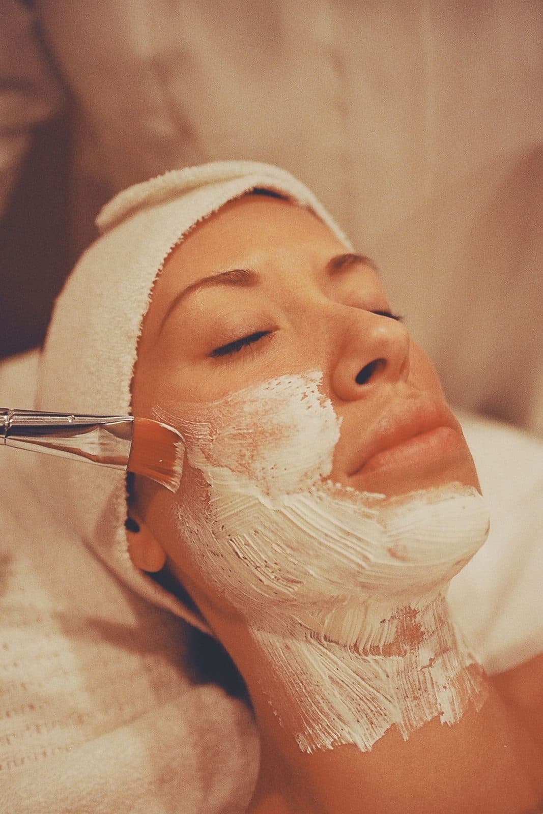 Tratamento facial com máscara